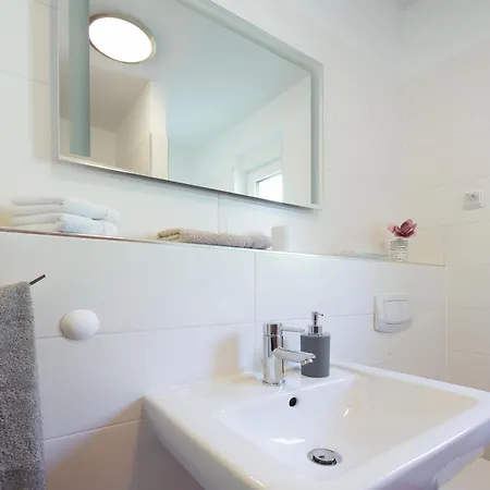 Moderne, Helle Mit Meerblick * Marusici